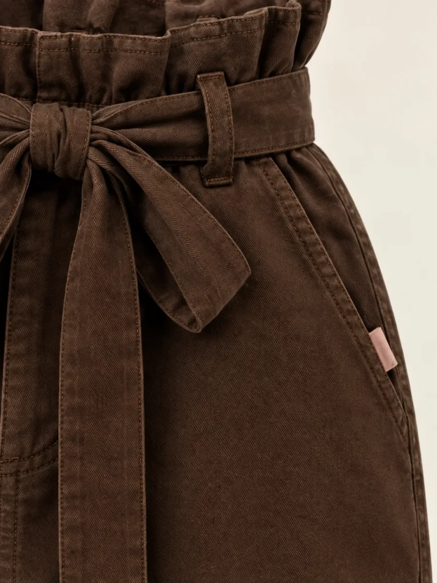 Paperbag Belted Mini in Cocoa, close-up of pockets and hardware