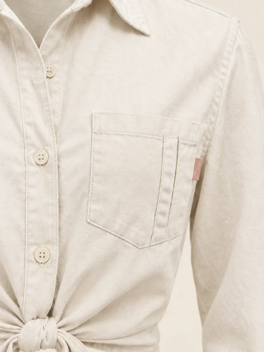 Tie Front Work Shirt in Ecru, close-up of pockets and hardware
