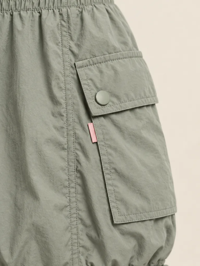 Toggle Hem Parachute Mini in Sage, close-up of pockets and hardware